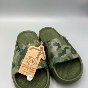 Freewaters Slip-On Camo Sandals, The Berty Slide. Unisex, Men's Sz 5, Women's 7